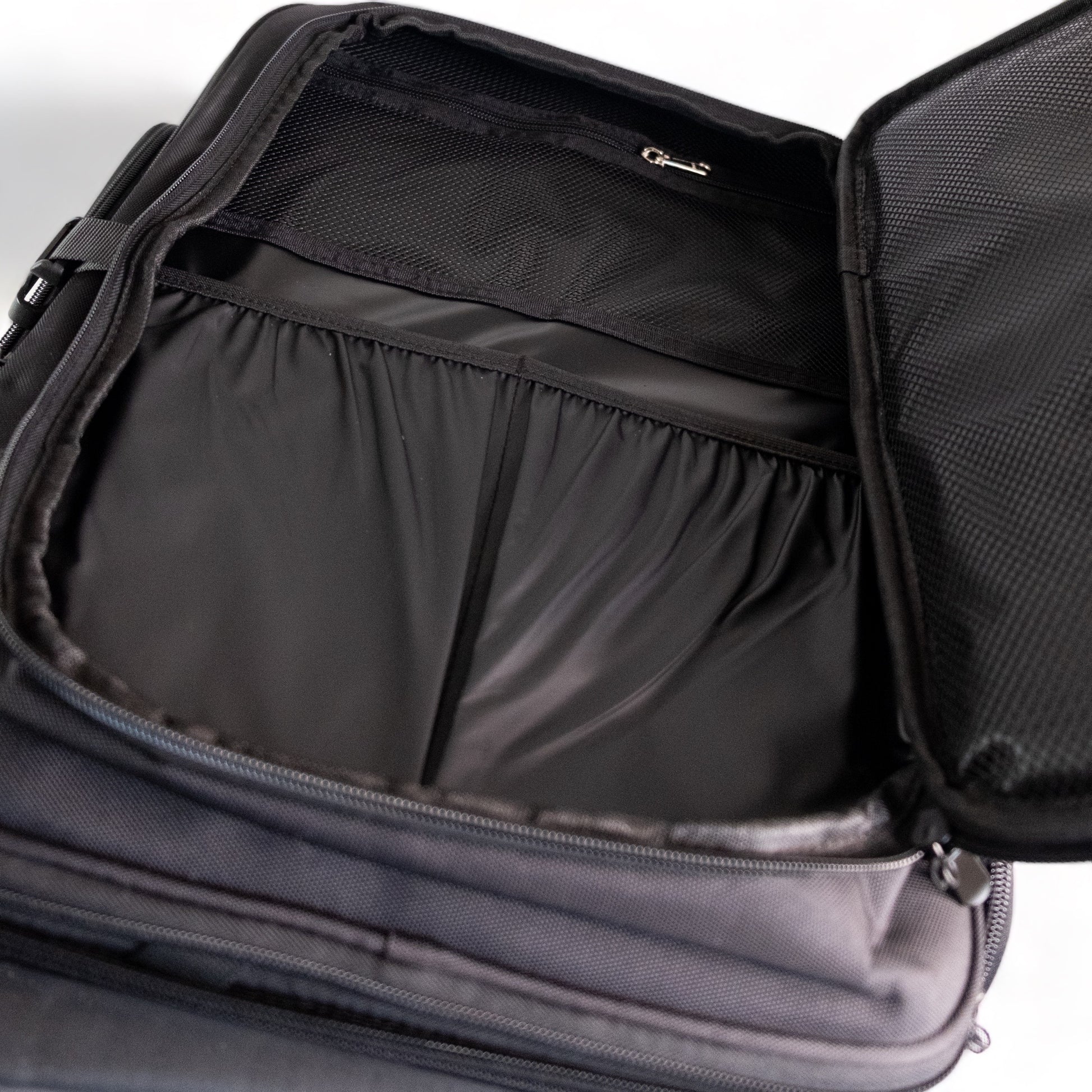 Kohl Collection Rolling Makeup Bag Front Pocket